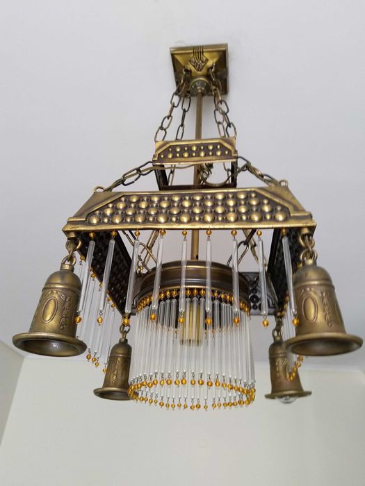 candeeiro de teto muito antigo