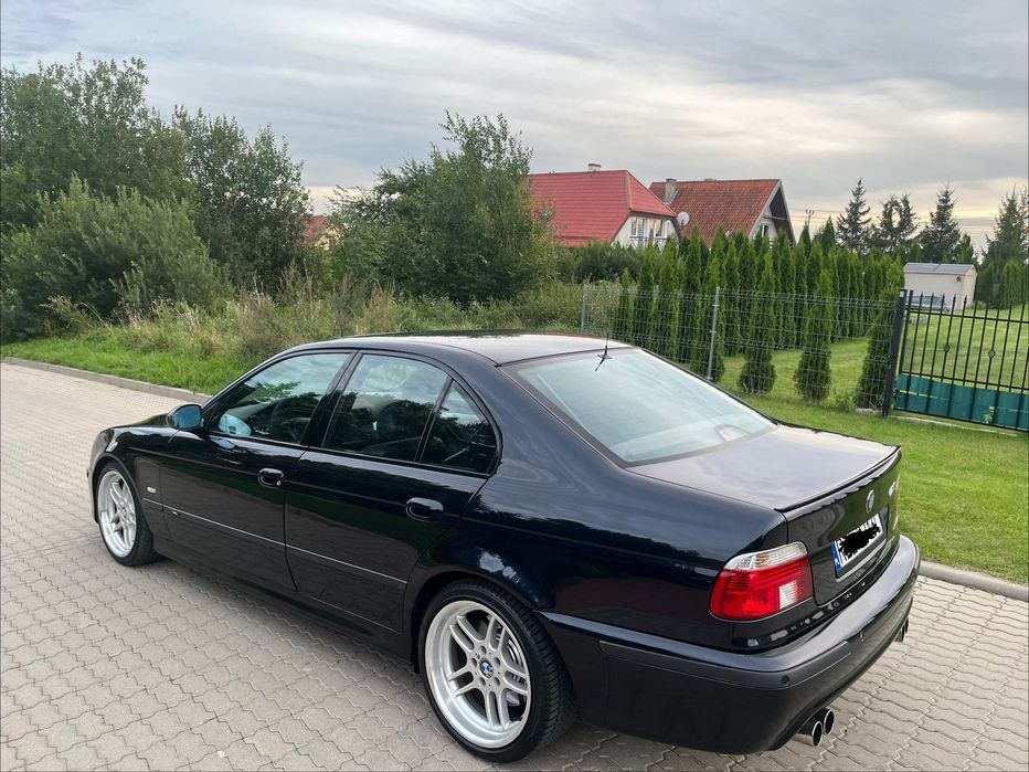 BMW M5 Europa. Carbon Swartz Metallic. Rarytas. Zamiana