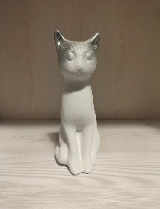 Kot, ozdoba na półkę