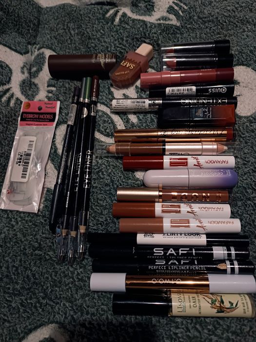 Лот косметики б/в