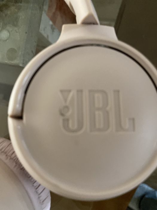 The headphones are like new and are from JBL. They have been used only a few times.64750492514050121