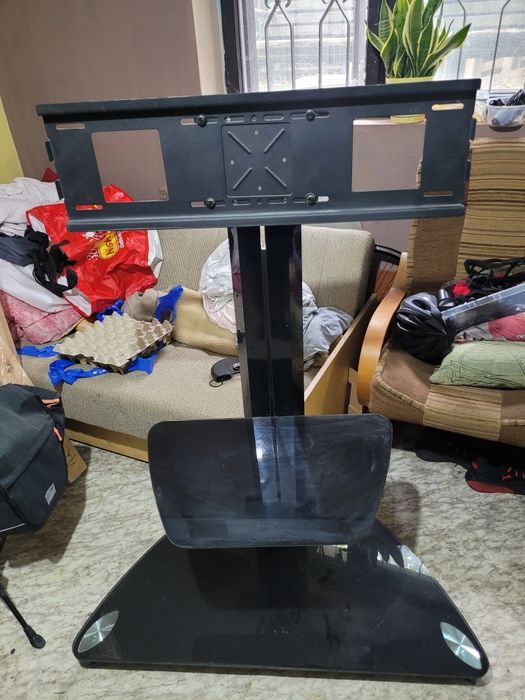 Duży aluminiowy stojak pod tv