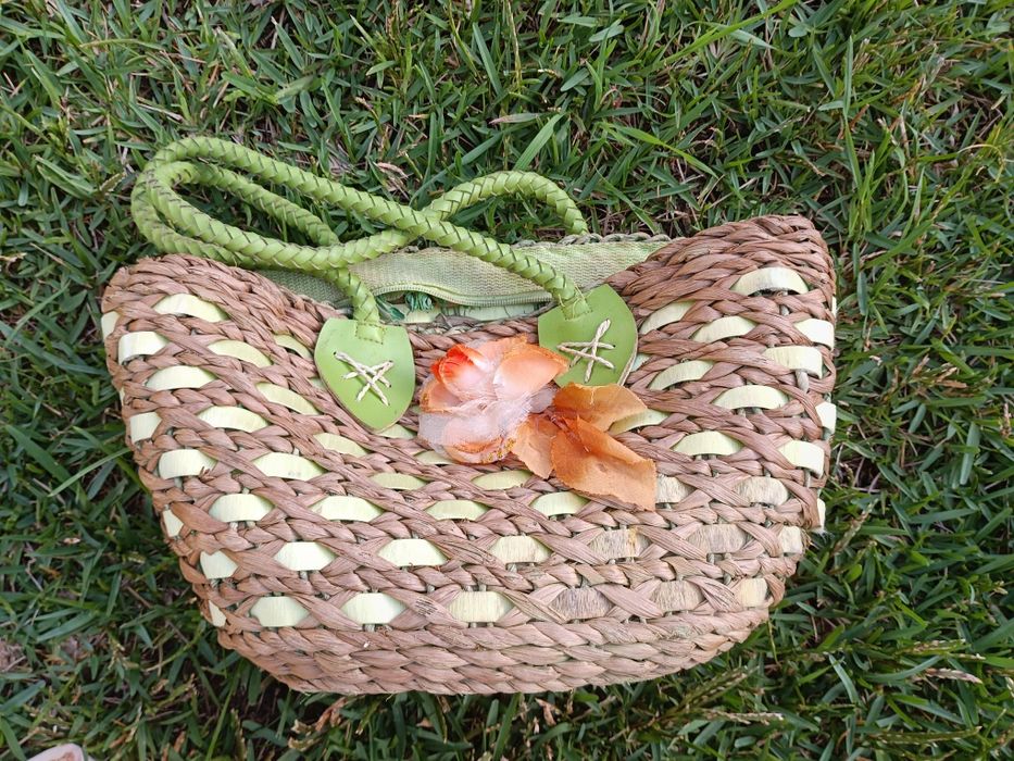 5€ unidade conjunto de 3 malas/bolsas artesanais de praia ou passeios de verão, fabricadas em fibras naturais trançadas (palha, verga/vime e ráfia).