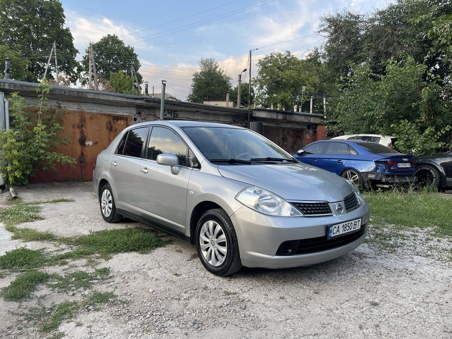 Продам Nissan Tiida АКПП 1.6 гбо  в класному стані