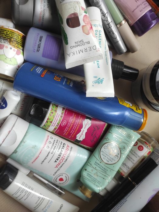 Zestaw kosmetyków używanych