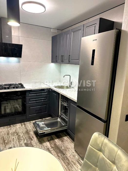 Продаж 2К. квартири метро Дарниця, проспект Миру, Дарницька Площа