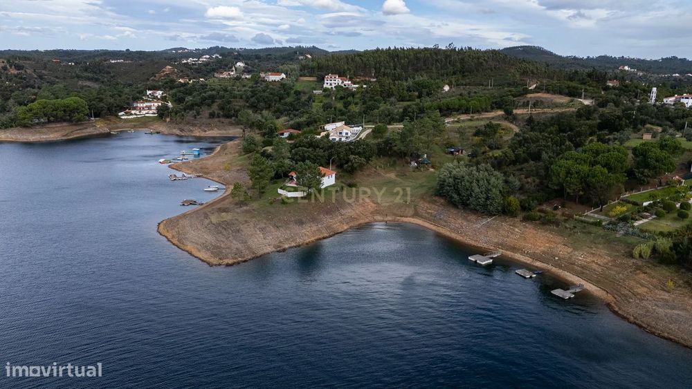 Terreno fantástico na barragem de castelo de bode