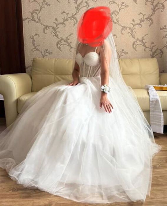 Продаю свою весільну сукню