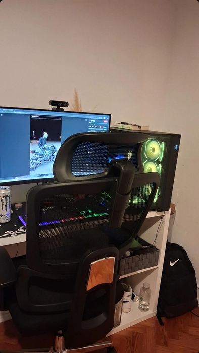 Só vendo as 6 ventoinhas brancas porque quero umas pretas para combinar com a minha caixa preta do PC. De resto, são brutais e têm um RGB incrível!