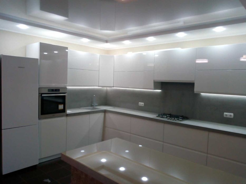 Красива кухня...