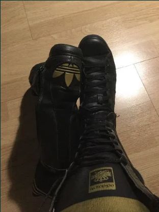 Botas Tennis Adidas, pretas e douradas, n.38