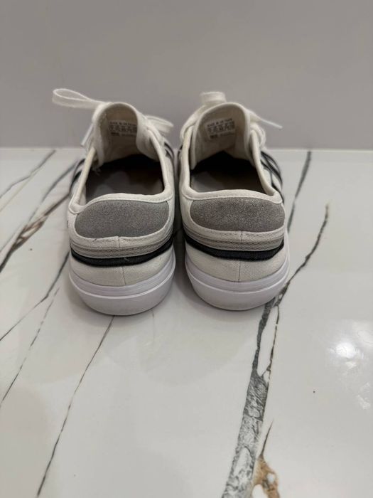 Білі кеди adidas