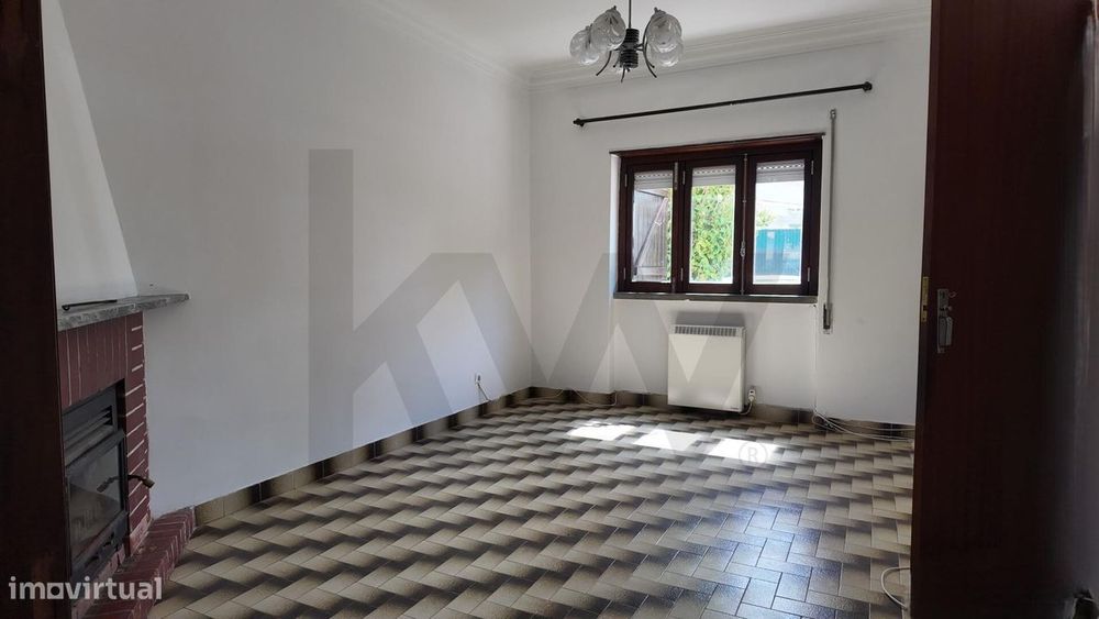 Arrendamento de Moradia 2 pisos com garagem | Belverde/Seixal