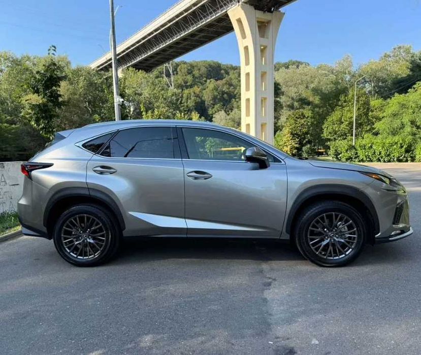 Lexus NX     2021