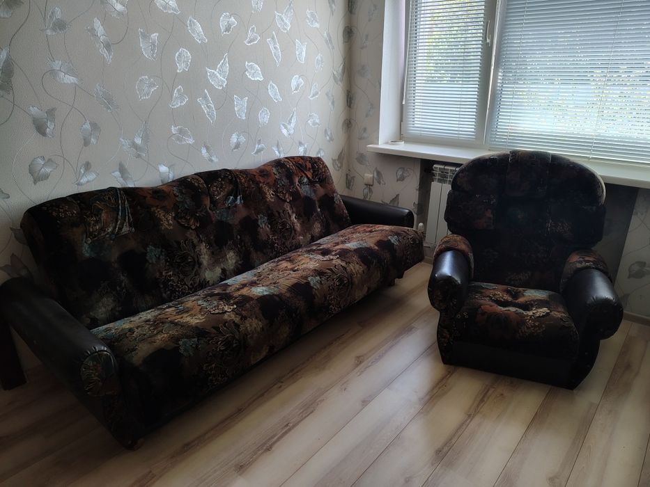 Продам диван та два крісла