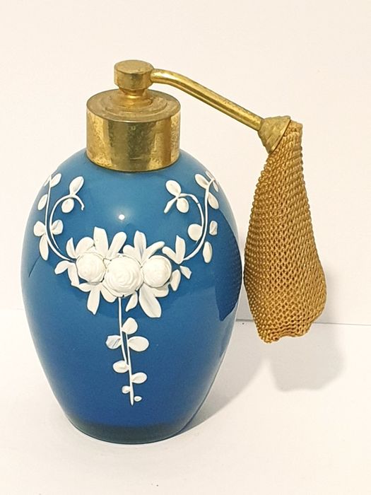 Invulgar antigo frasco de perfume - vidro opalino + rosas esmaltadas