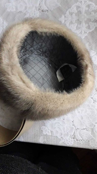 Продаються шапки норкові