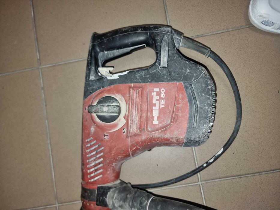 Młot wyburzeniowy HILTI