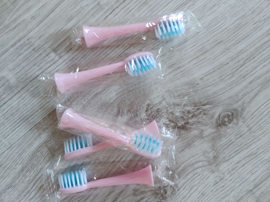 Szczoteczka do zębów / 5 zamiennych końcówek / Soniczna