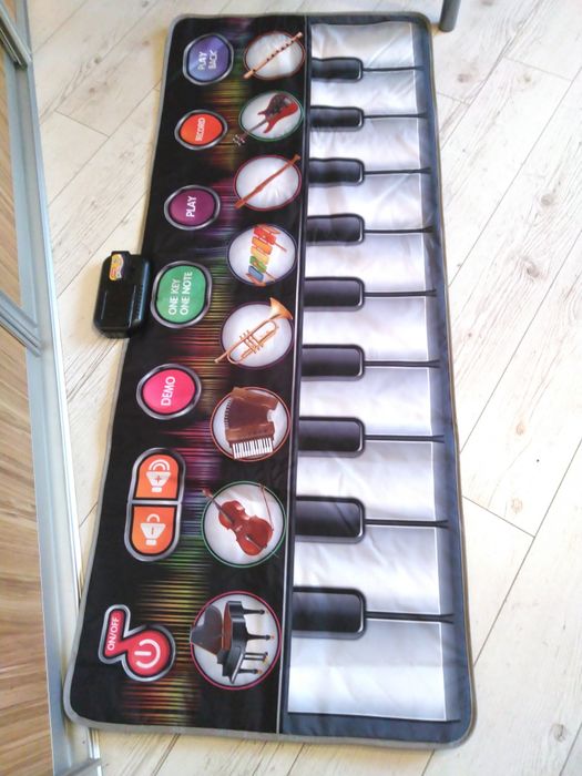 Mata muzyczna grająca, pianino