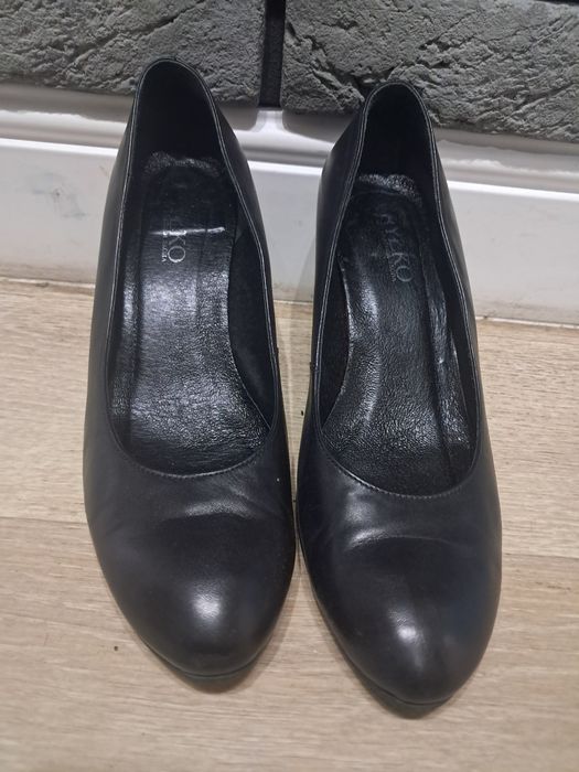 Szpilki Ryłko czarne roz.39