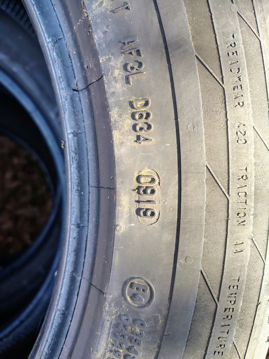 Opony Continental 235/55/18V