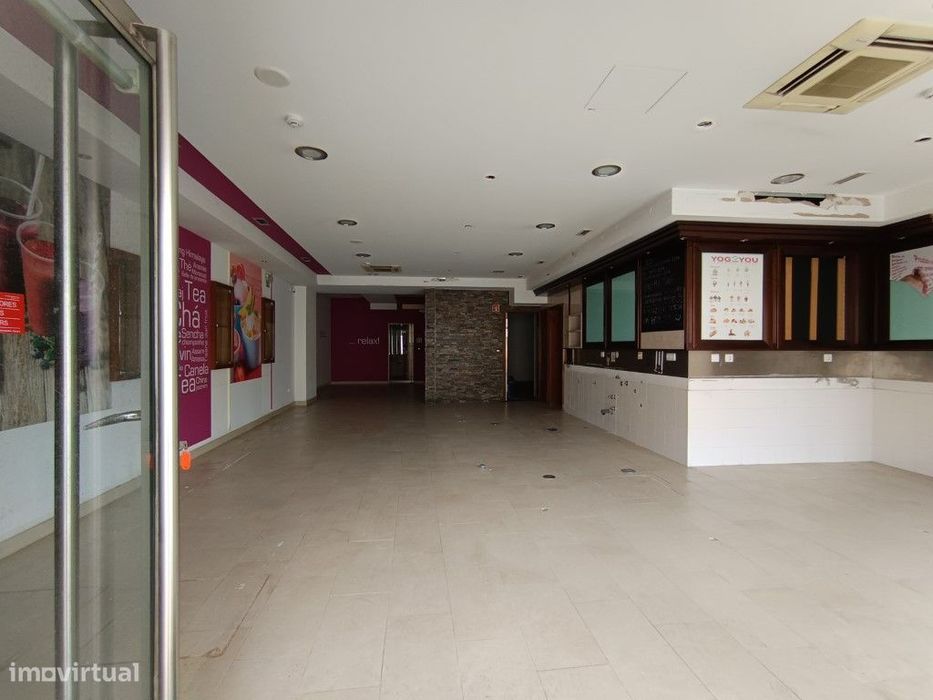 Loja comercial de 160 m² no centro do Barreiro