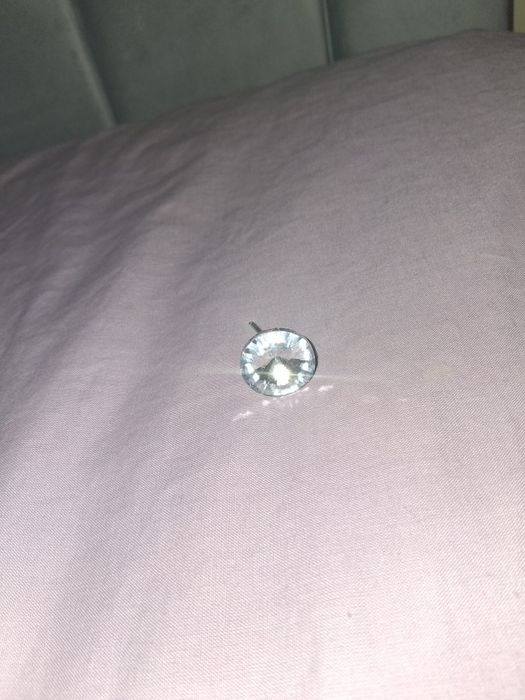 Cama de casal estofada com arrumação