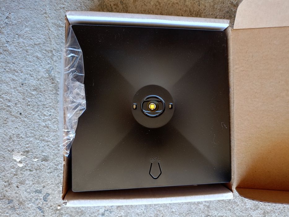 Oprawa awaryjna natynkowa