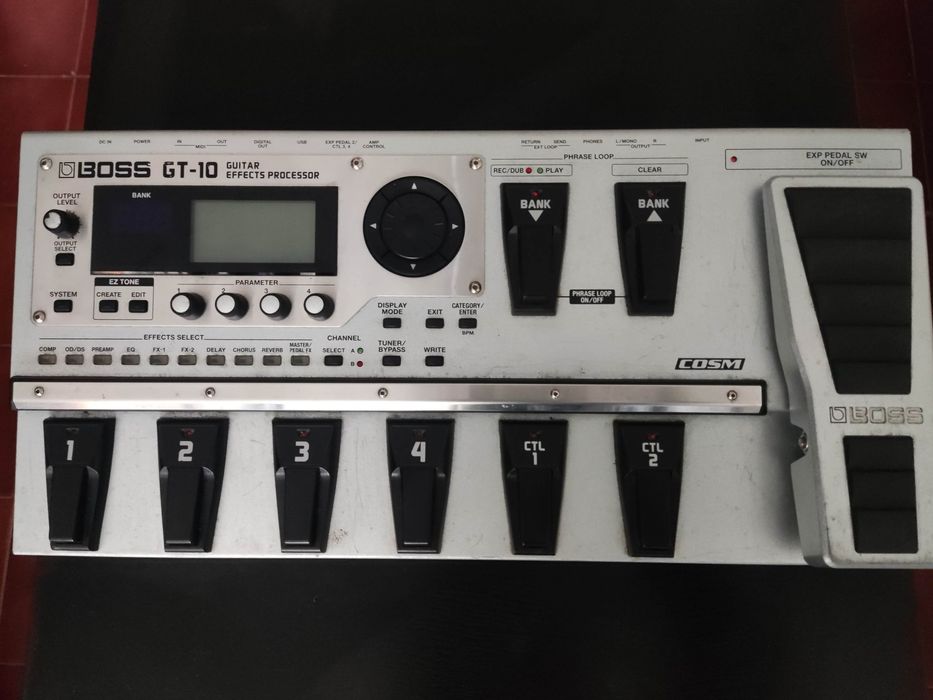 Pedaleira de efeitos | Boss GT-10