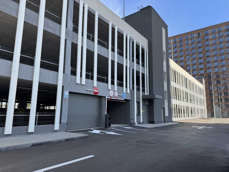 Здам в оренду паркомісце Варшавський 3, Всеволода Змієнка 32