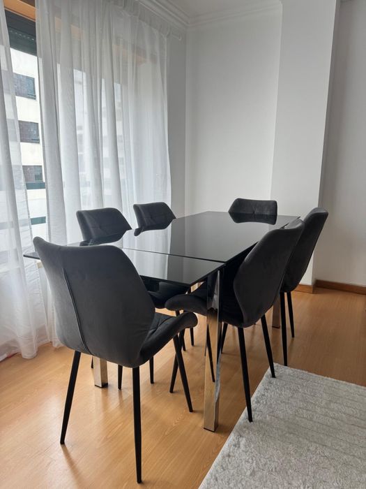 Mesa de jantar com 6 cadeiras