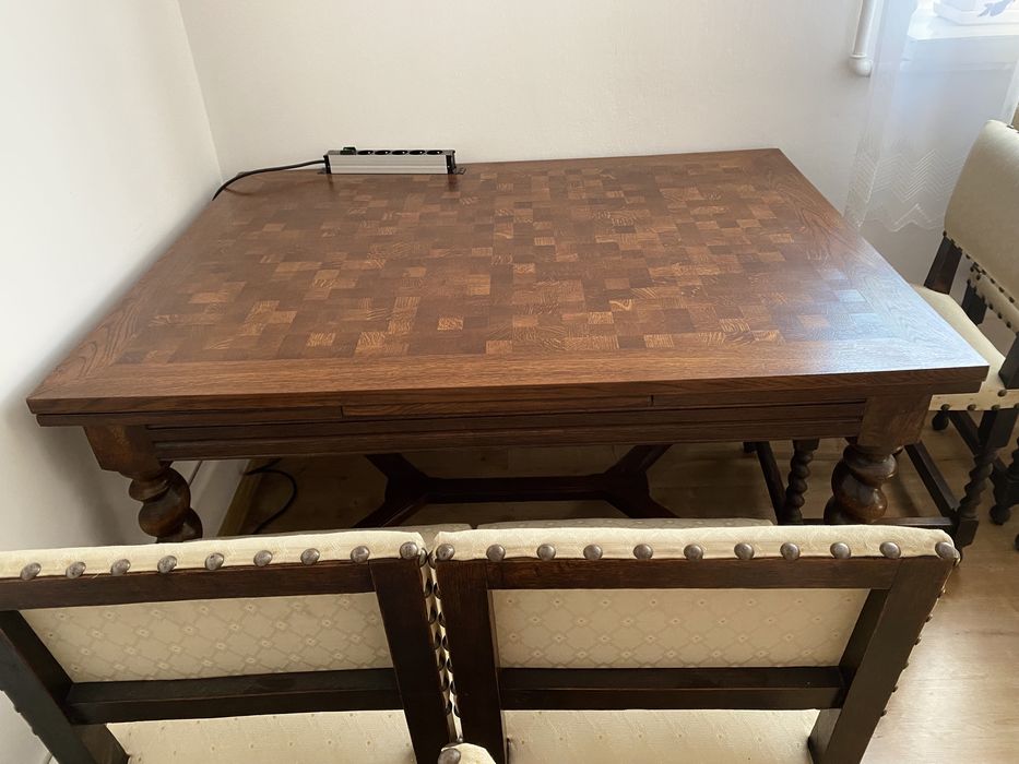 Drewniany stół z krzesłami przedwojenny