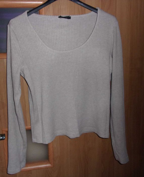 Krótki beżowy sweterek damski Sinsay XL