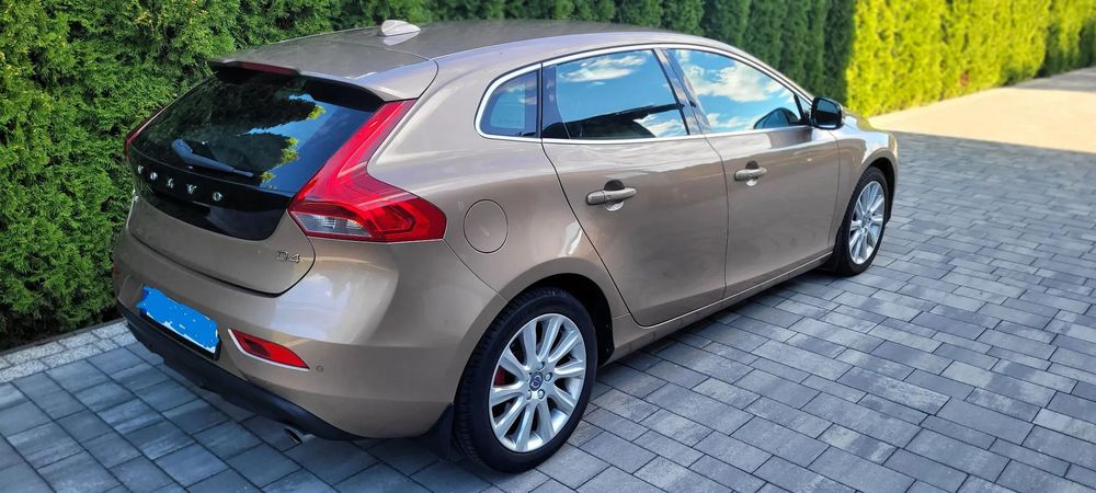 Volvo V40