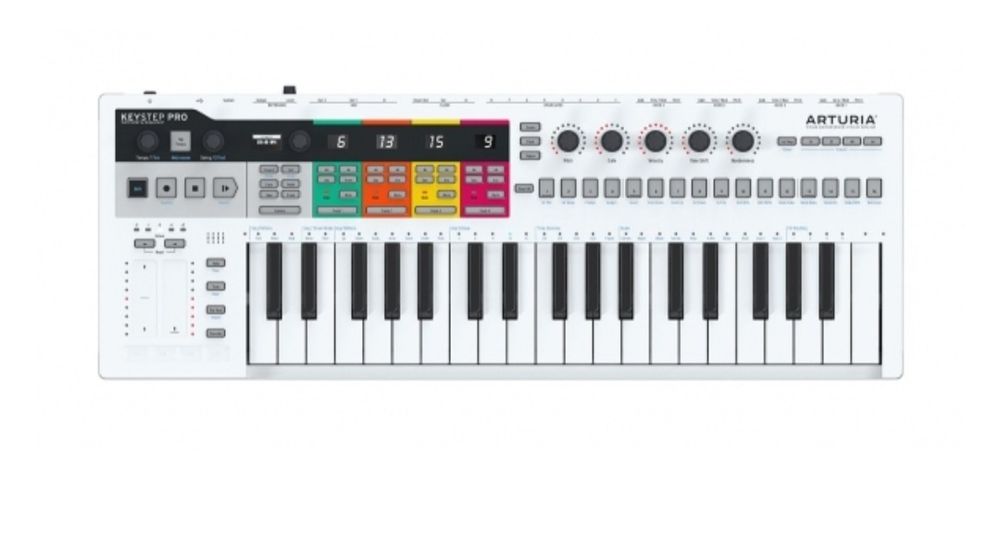 Arturia Keystep Pro com deck saver