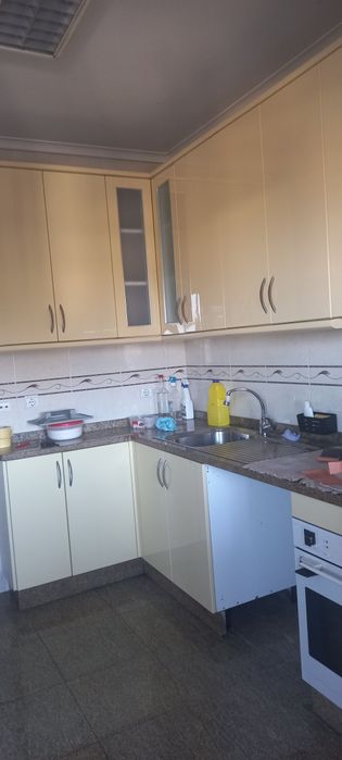 Aluga quarto a estudante