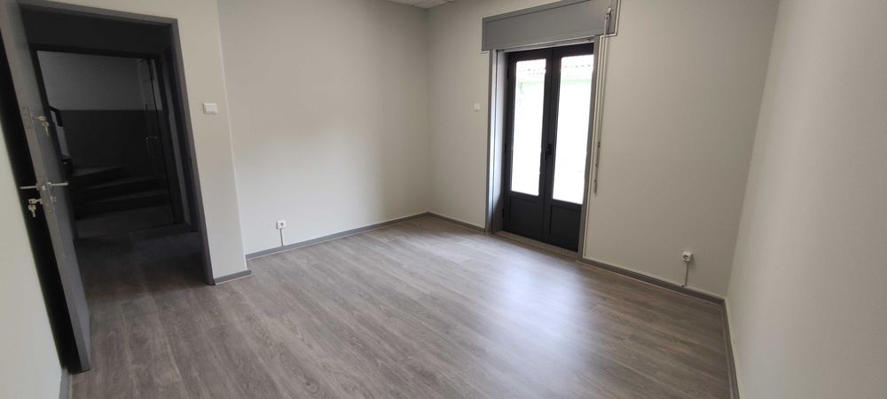 ARRENDA-SE 1º andar para escritórios em Fafe