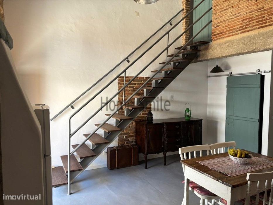 Moradia Duplex T1 Mobilada. Zona Histórica
