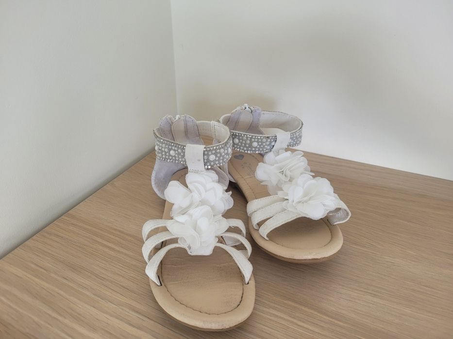 Sandałki eleganckie białe rozm. 33