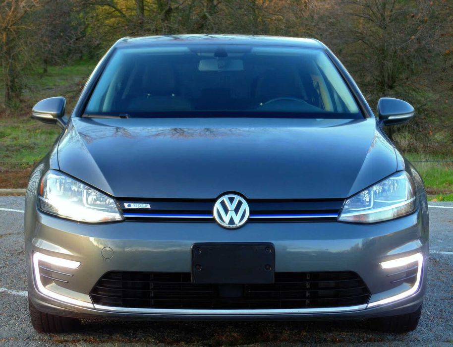 Volkswagen e-Golf      2020