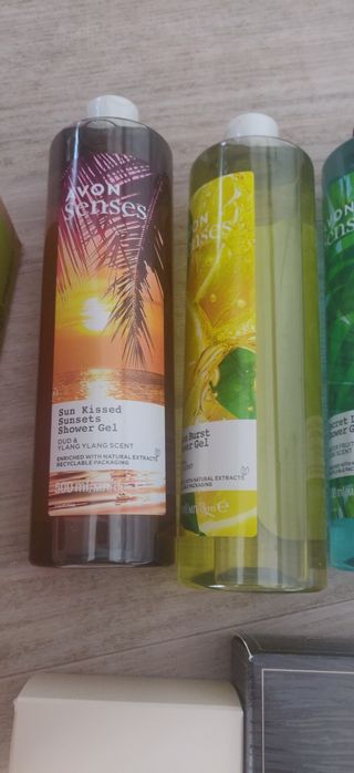 Duży zestaw perfum i duże żele Avon