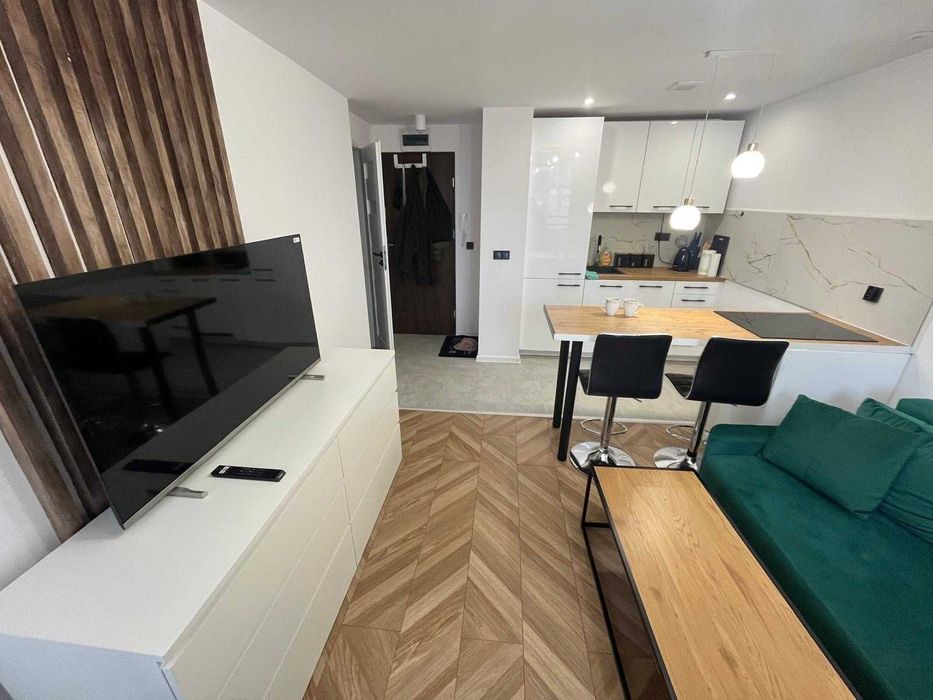 Umeblowana kawalerka z osobną sypialnią. Centrum