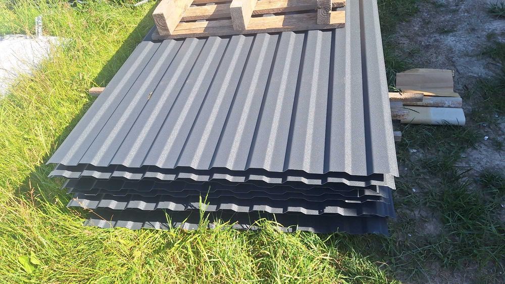 OD ręki - blacha trapezowa t-18 7016 grafit mat, 8017 brąz mat 28,80 zł m2 brutto