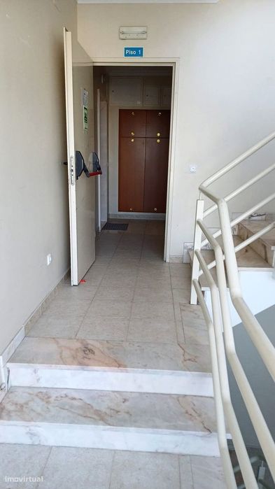 T2 em condomínio fechado com piscina e garagem | Carregado