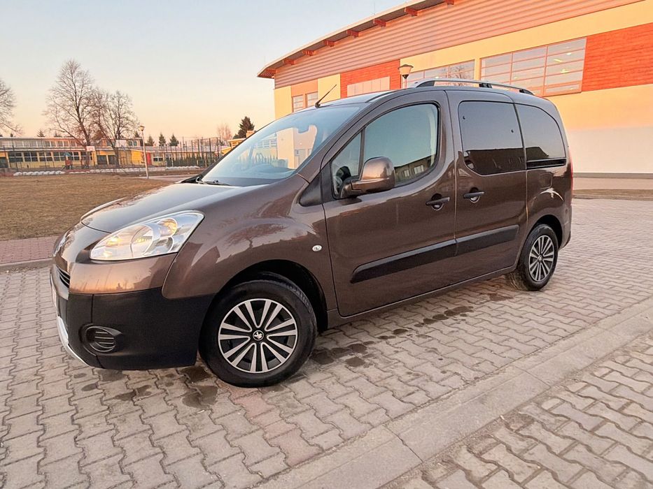 Peugeot Partner _TEPEE_2013_1.6benzyna_5osób_Klima_Hak_Sprowadzony_Opłacony_Z Belgii