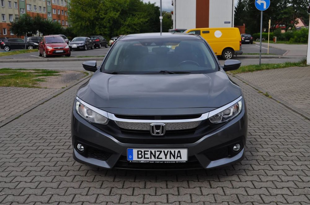 Honda Civic SEDAN 1.5 182KM benzynka NAVI serwis ALU17 kamera
