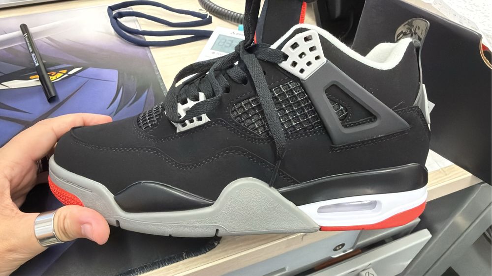 Vendo Nike Jordan Retro 4 Bred 2019