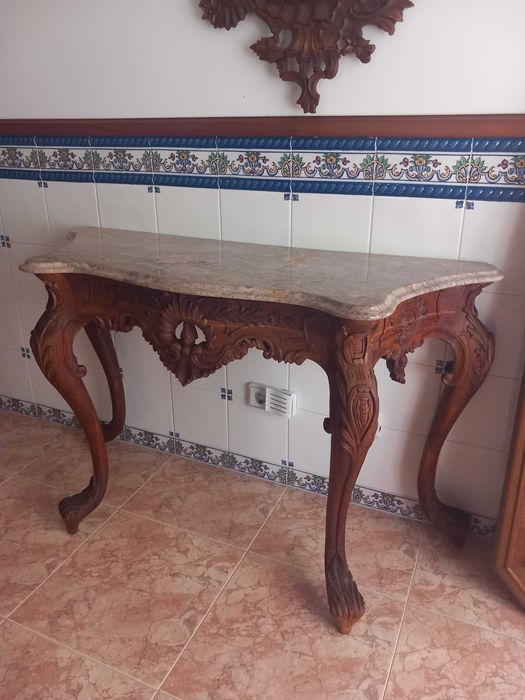 Cardencia em madeira maciça e pedra