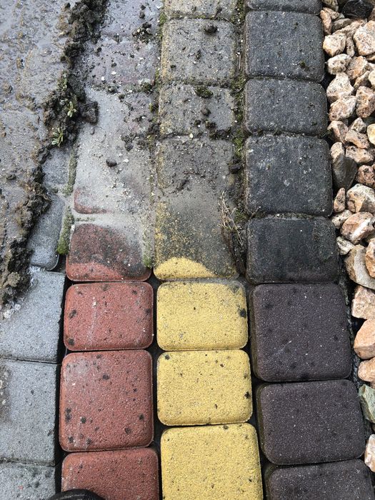 Мийка бруківки та дахів